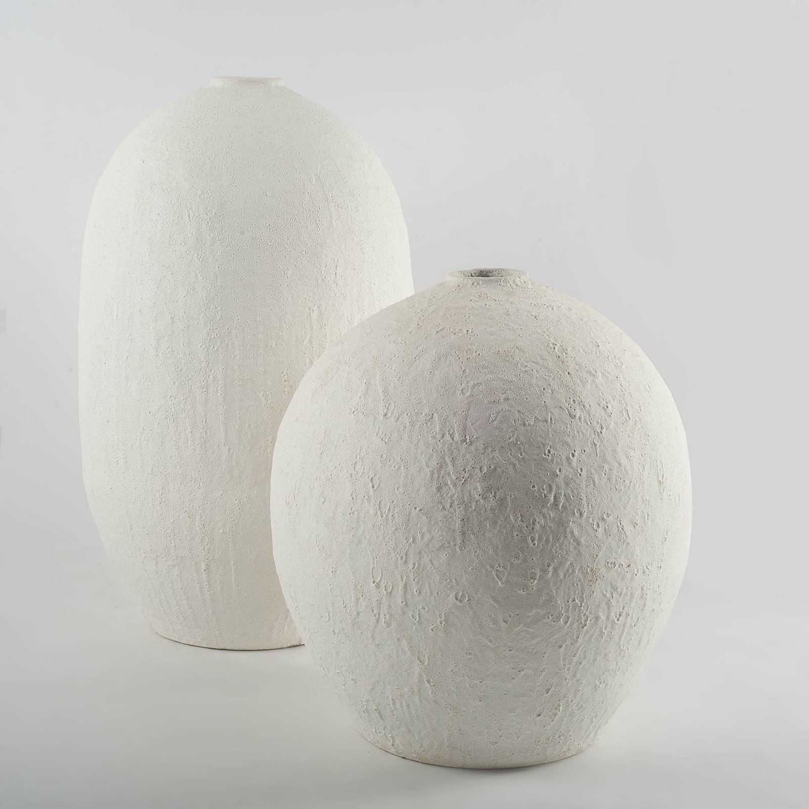 Karakum I Short White Textured Ceramic Vase - Image 3