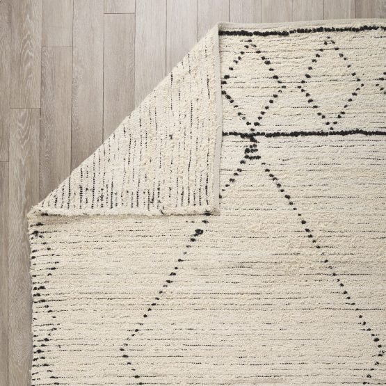 Calvert 5 x 8 Gray Cotton Hand Woven Diamond Patterned Rug - Image 3