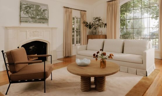 VECCHIA ACCENT CHAIR TERRACOTTA - Image 2