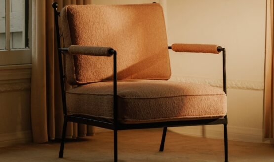 VECCHIA ACCENT CHAIR TERRACOTTA - Image 3