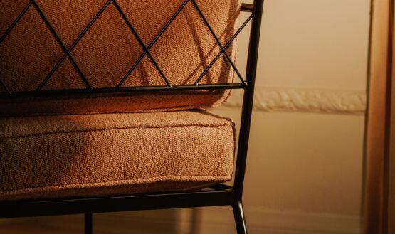 VECCHIA ACCENT CHAIR TERRACOTTA - Image 4