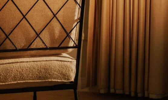 VECCHIA ACCENT CHAIR BEIGE RUST - Image 4