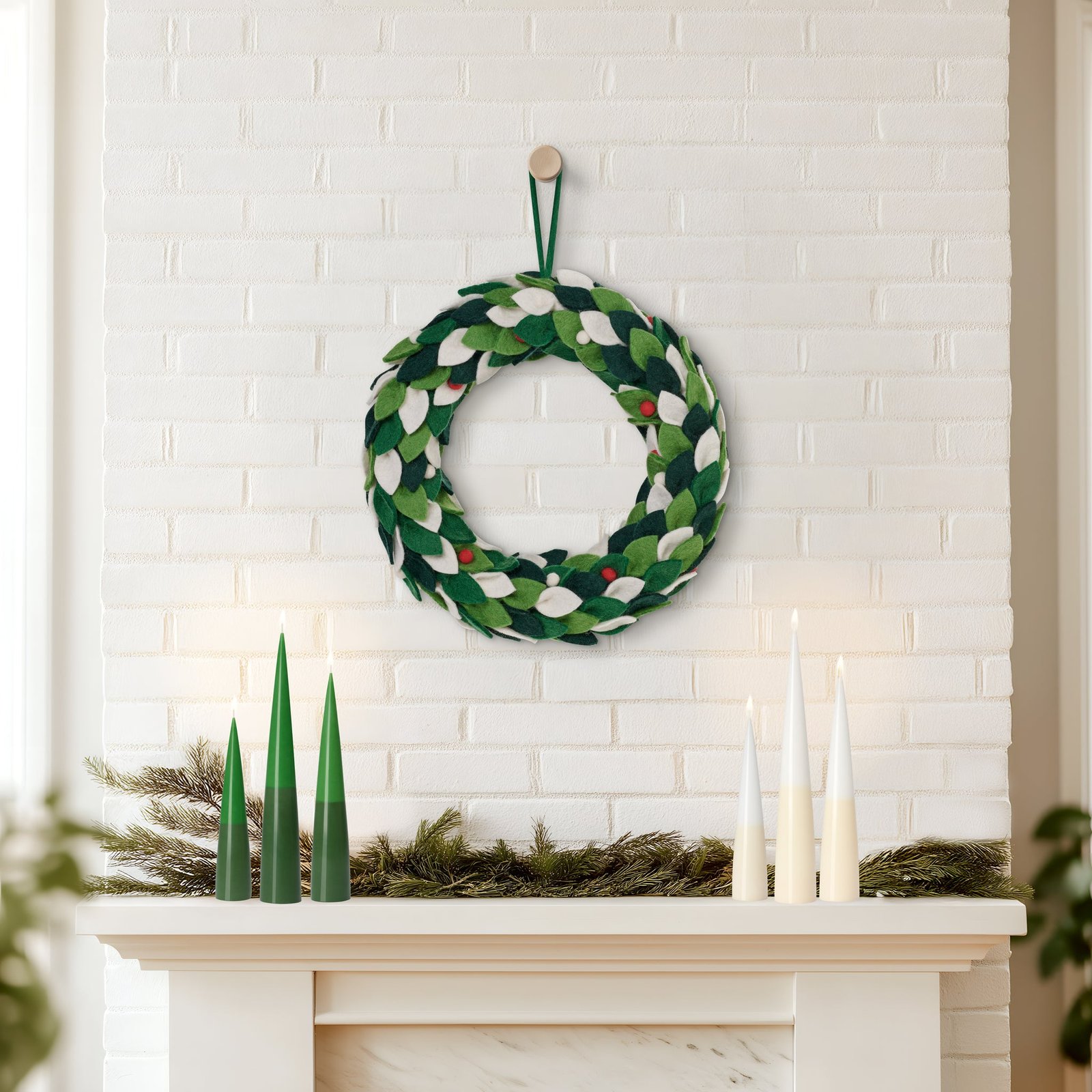 MODWOOL Felt 14 Inch Diameter Leaf Wreath - Image 4